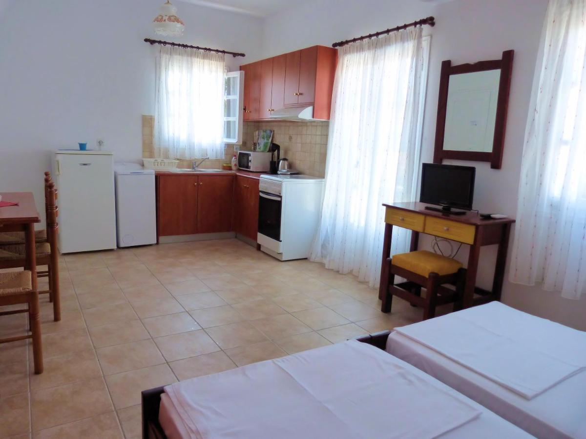 Ioli Apartments Alopronia エクステリア 写真