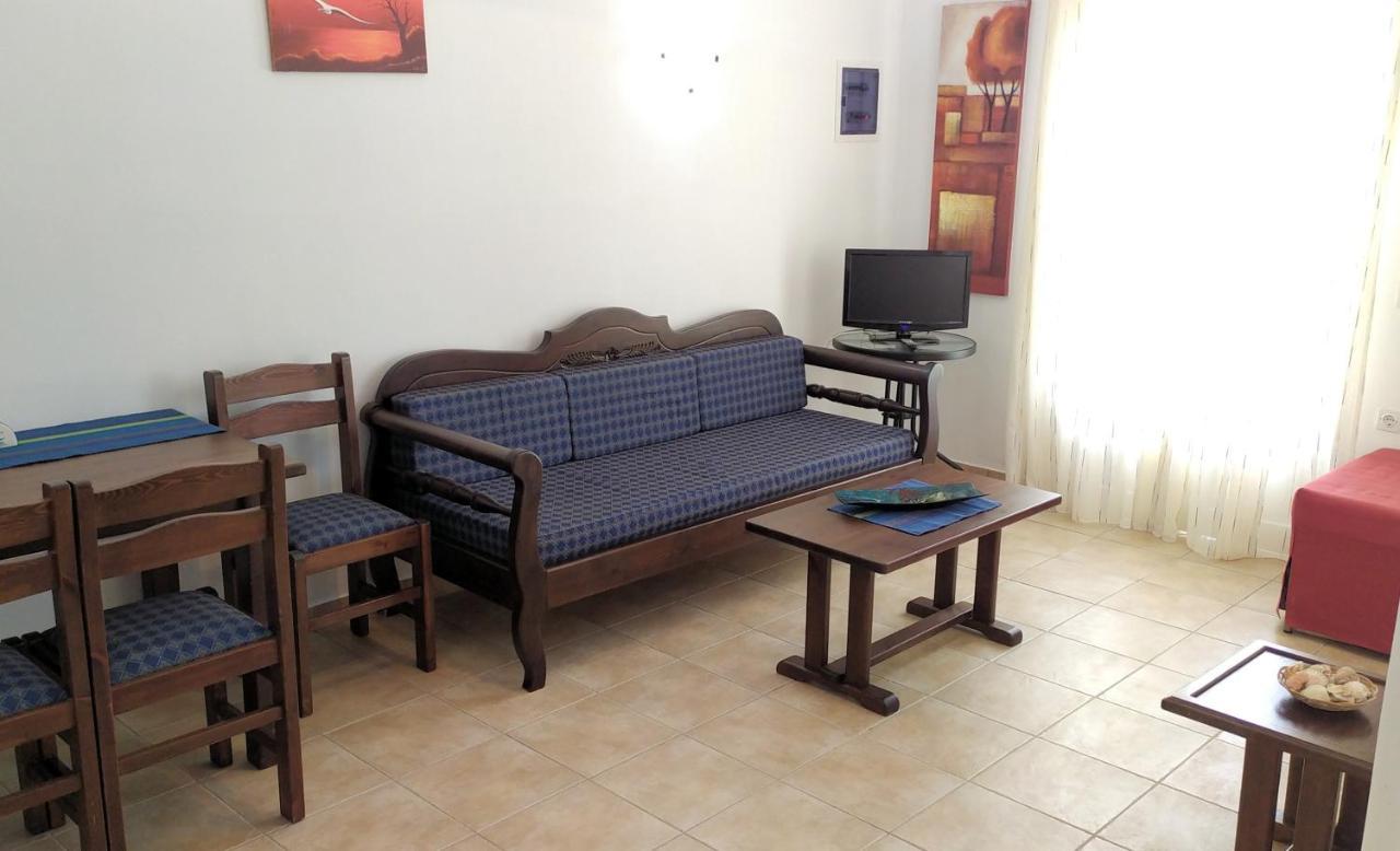 Ioli Apartments Alopronia エクステリア 写真