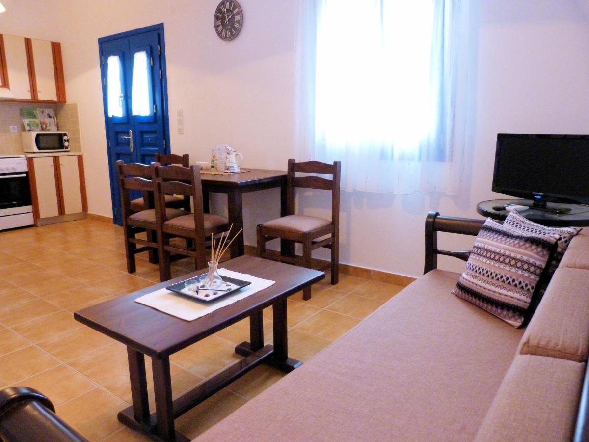 Ioli Apartments Alopronia エクステリア 写真