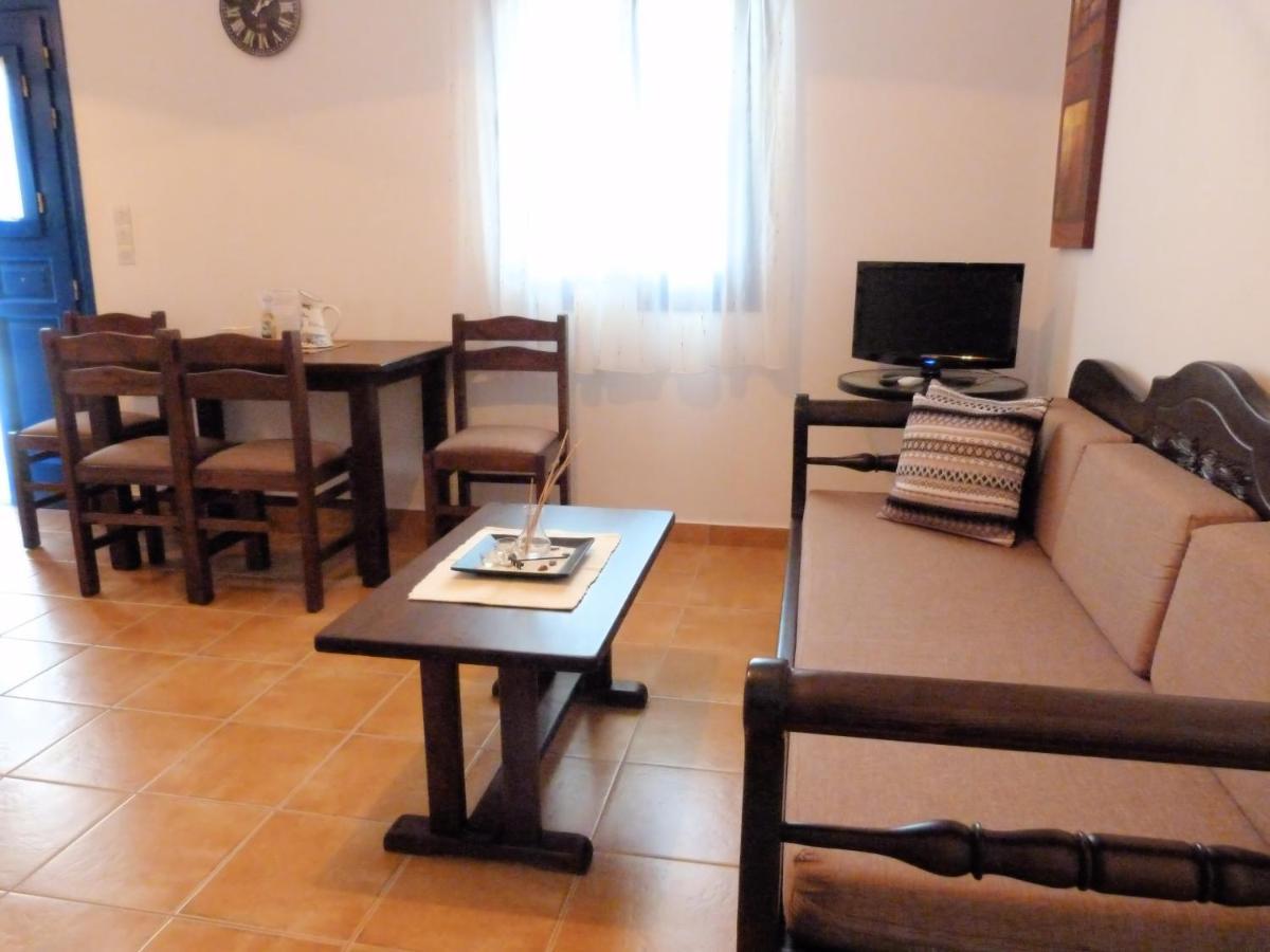 Ioli Apartments Alopronia エクステリア 写真