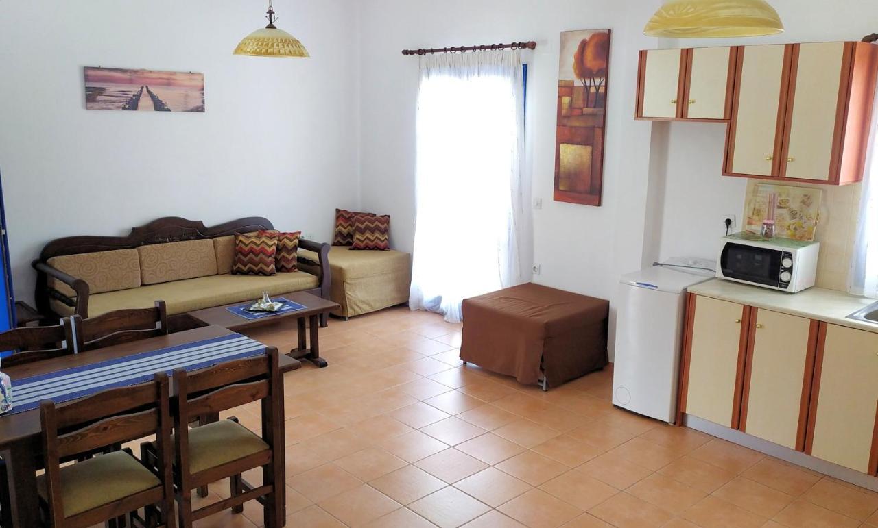 Ioli Apartments Alopronia エクステリア 写真