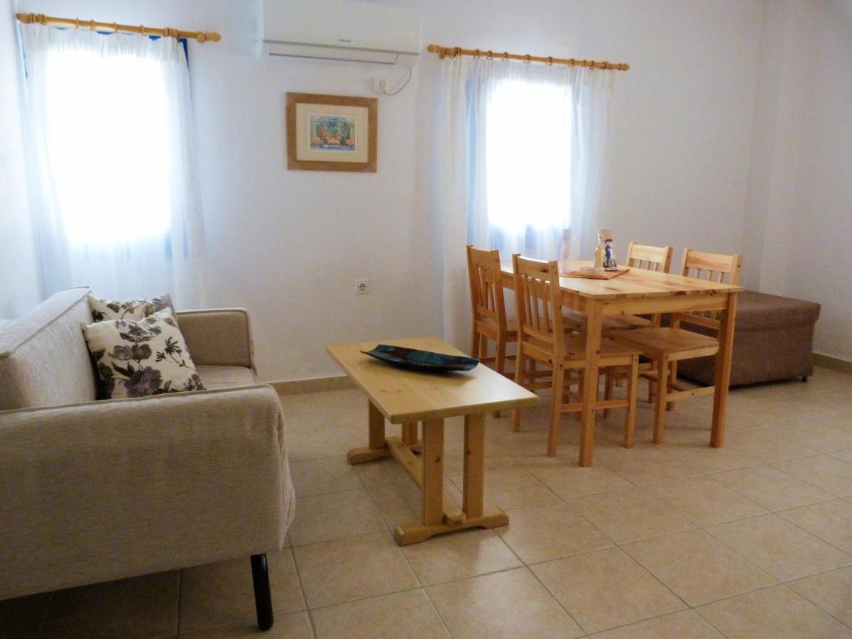 Ioli Apartments Alopronia エクステリア 写真